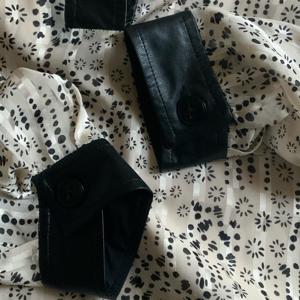 perfect travel companion โฃ๏ธ CAbi Faux Leather Accents 37โ length - Picture 6 of 11